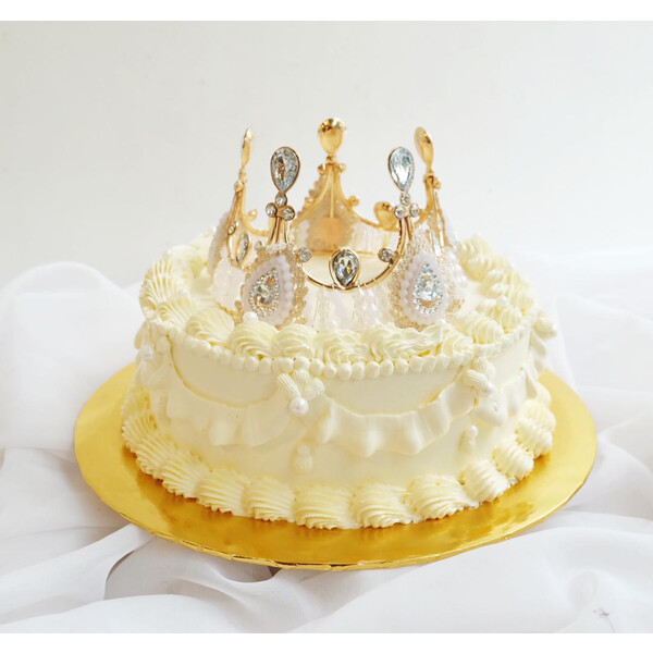 Vintage Crown Cake